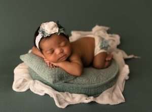 newborn portrait studio Sunbury OH, Upper Arlington OH newborn photographer, newborn photography near me